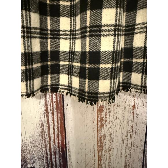 White Birch Black and White Flannel with raw hem Size Mi - Picture 5 of 7